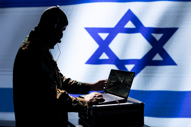 שנת שירות או מכינה מול גיוס למודיעין - מה נכון לך?